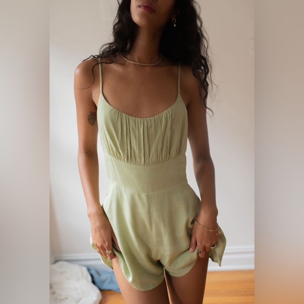 Urban Outfitters Cassidy Ruched Tie-Shoulder Romper Green Size S